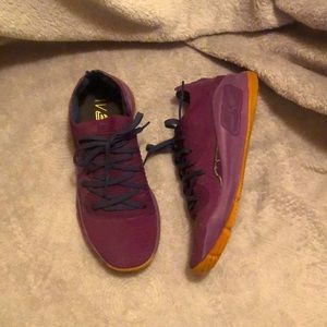 Burgundy under armor shoes